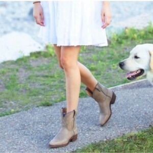 Frye Billy Short Western Boots size 8.5